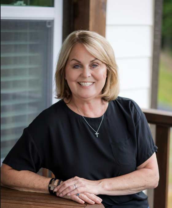 Rena Waples Flooring Operations Manager at AP Equipment Financing
